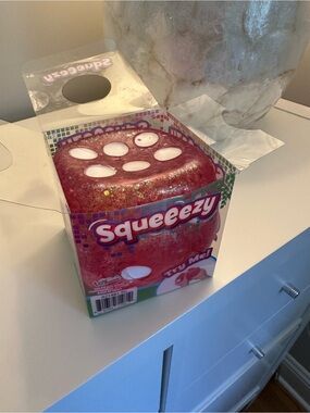 Squeezy Red Glitter Dice Squishy
